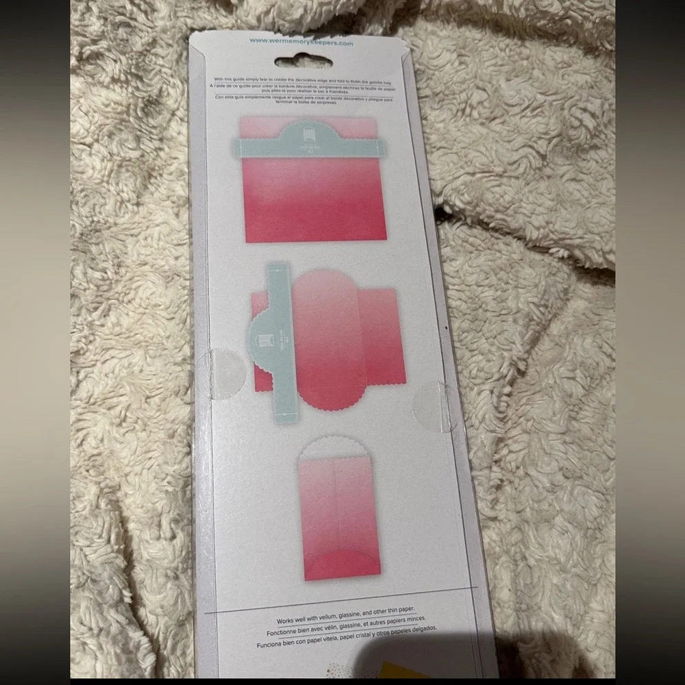 AMERICAN CRAFTS We R Memory Keepers Scalloped Goodie Bag Guide NEW
